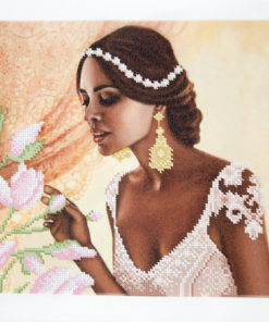 Broderie cu mărgele Fata flori A3 dimensiune 27x36 cm, 11 de culori, 4,339 mărgele.