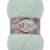 Fir Alize Softy Plus verde deschis 015, gros și pufos, ideal pentru păturici, haine și jucării handmade.